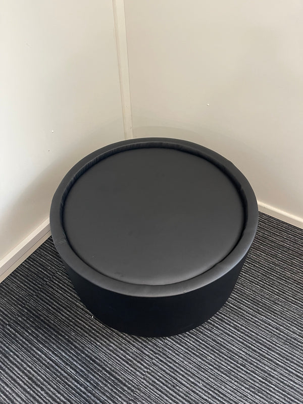 Neo Round Table In Black Bonded Leather